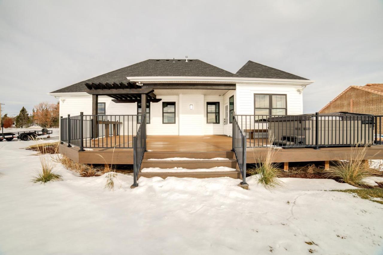 Teton Valley Getaway With Private Deck And Hot Tub! Ащън Екстериор снимка