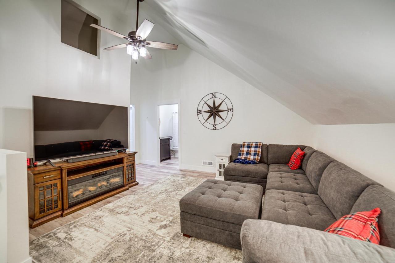Teton Valley Getaway With Private Deck And Hot Tub! Ащън Екстериор снимка