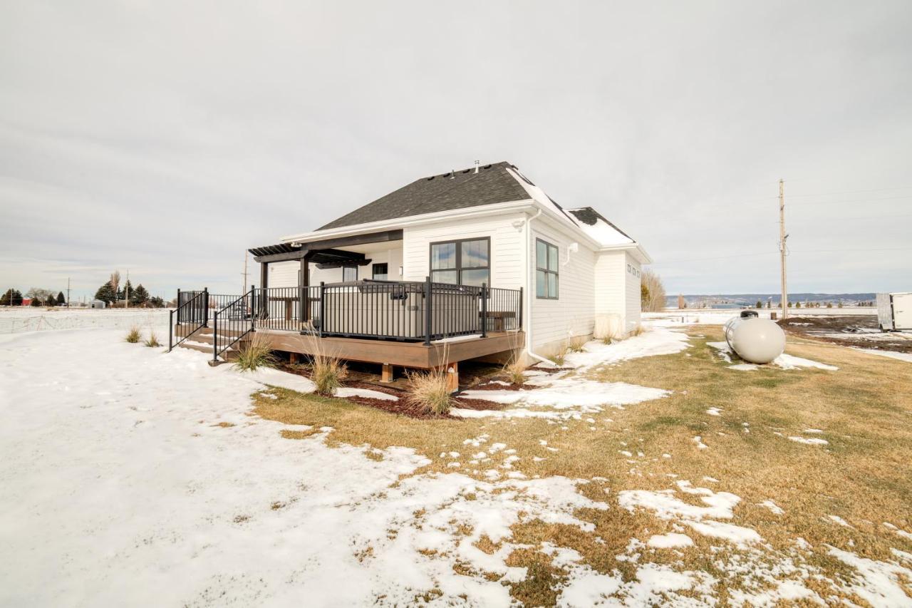 Teton Valley Getaway With Private Deck And Hot Tub! Ащън Екстериор снимка